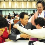 North Korean Jung Gee-Hyoung and sisters meet. Sohu News.