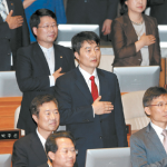 Embattled lawmaker Lee Seok-ki, center, of the Unified Progressive Party, who faces arrest on charges of an insurrection conspiracy, pledges allegiance to the nation as the National Assembly’s session opened yesterday.